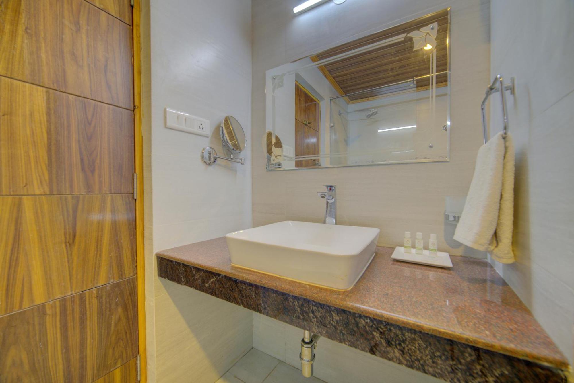 Grace Resort And Spa Manāli Extérieur photo
